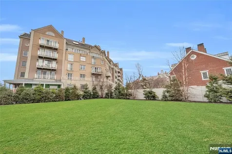 101 Shearwater Court Jersey City NJ 07305