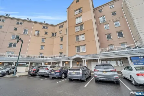 101 Shearwater Court Jersey City NJ 07305