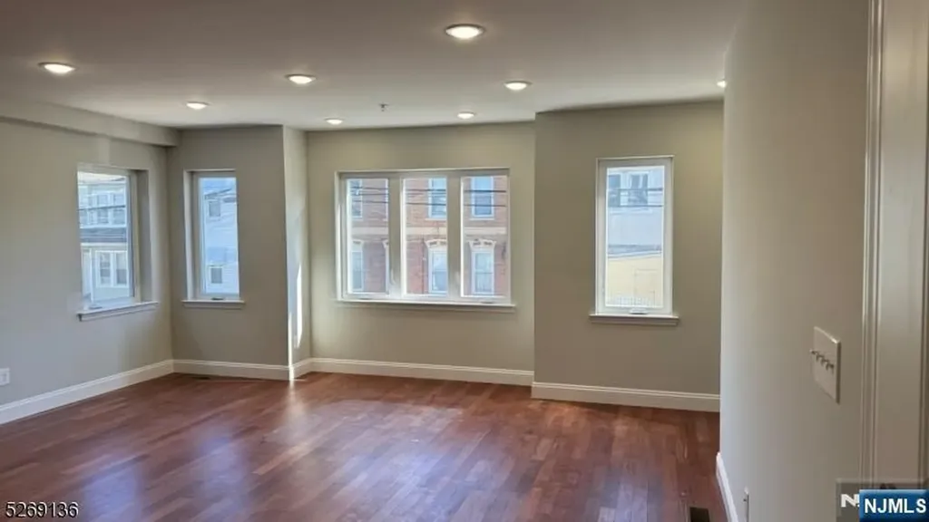 562 11th Street Newark NJ 07107