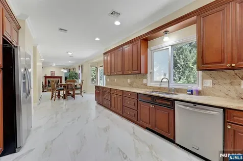 627 Concord Street New Milford NJ 07646