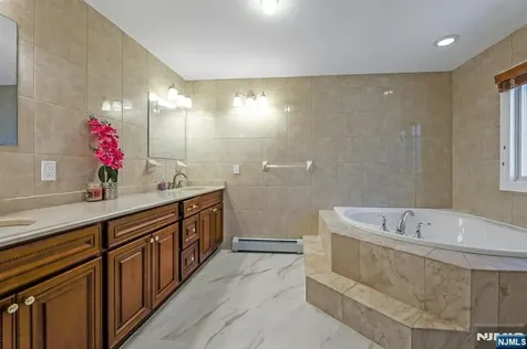 627 Concord Street New Milford NJ 07646