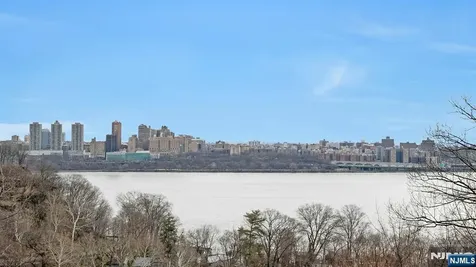 1530 Palisades Avenue Fort Lee NJ 07024