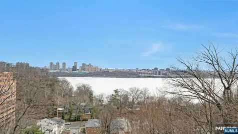 1530 Palisades Avenue Fort Lee NJ 07024
