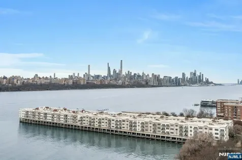 118 The Promenade Edgewater NJ 07020