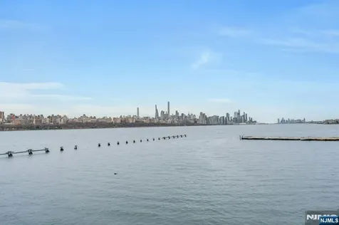 118 The Promenade Edgewater NJ 07020