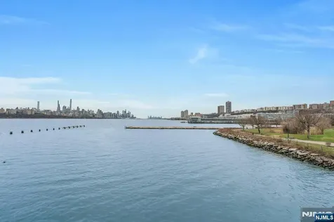 118 The Promenade Edgewater NJ 07020