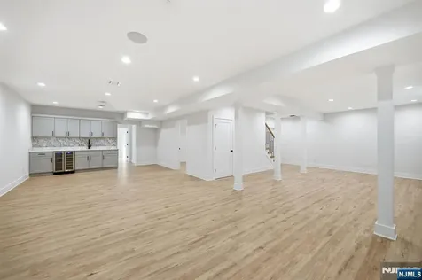 42 Charles Street Livingston NJ 07039