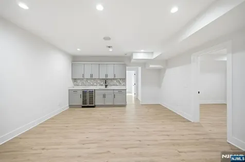 42 Charles Street Livingston NJ 07039