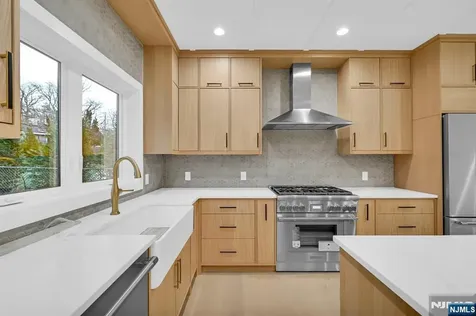 42 Charles Street Livingston NJ 07039