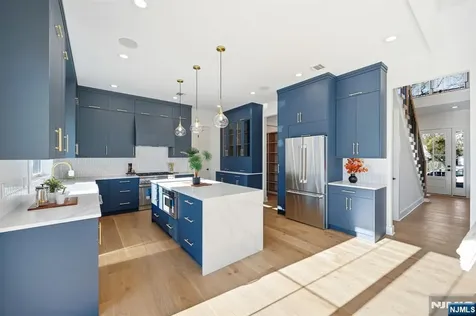 42 Charles Street Livingston NJ 07039