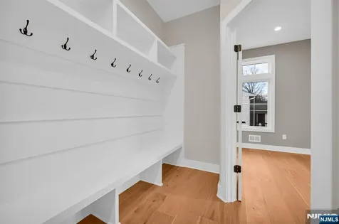 42 Charles Street Livingston NJ 07039