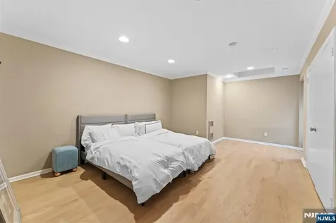 8 Stanton Road Tenafly NJ 07670