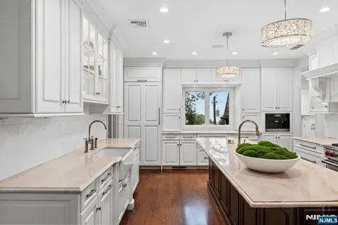 8 Stanton Road Tenafly NJ 07670
