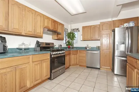 383 Congress Street New Milford NJ 07646