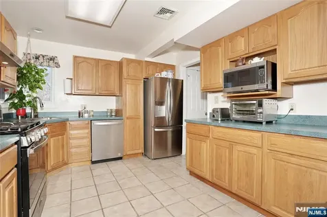 383 Congress Street New Milford NJ 07646