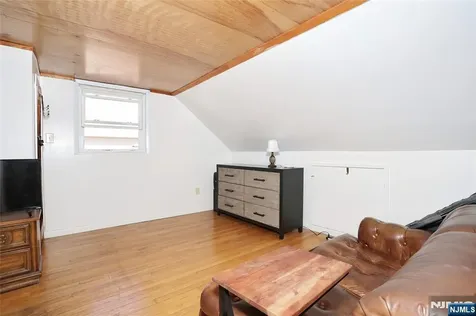 383 Congress Street New Milford NJ 07646