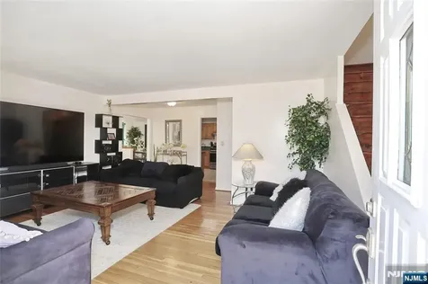 383 Congress Street New Milford NJ 07646