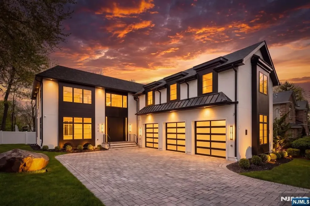 320 Spencer Place Paramus NJ 07652