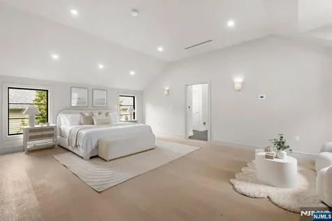 320 Spencer Place Paramus NJ 07652