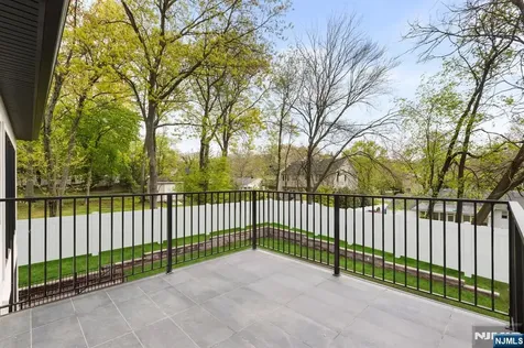 320 Spencer Place Paramus NJ 07652