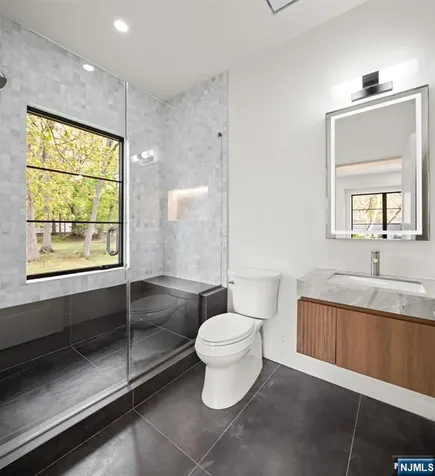 320 Spencer Place Paramus NJ 07652