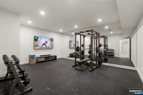 320 Spencer Place Paramus NJ 07652