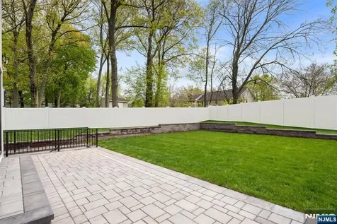 320 Spencer Place Paramus NJ 07652