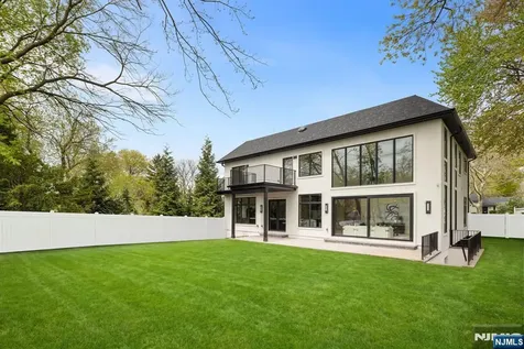 320 Spencer Place Paramus NJ 07652
