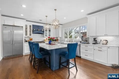160 Lawrence Drive Paramus NJ 07652
