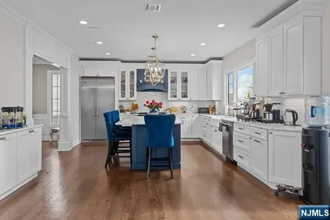 160 Lawrence Drive Paramus NJ 07652
