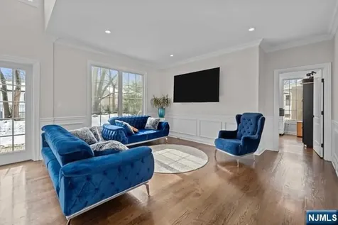 160 Lawrence Drive Paramus NJ 07652