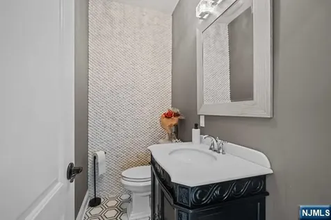 160 Lawrence Drive Paramus NJ 07652