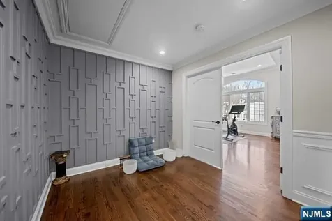 160 Lawrence Drive Paramus NJ 07652