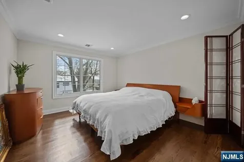 160 Lawrence Drive Paramus NJ 07652