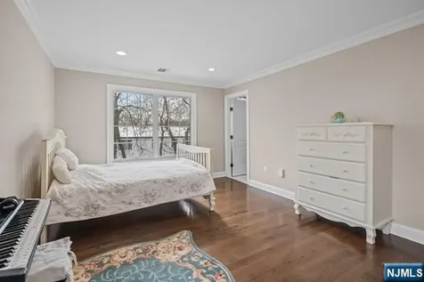 160 Lawrence Drive Paramus NJ 07652