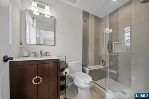 160 Lawrence Drive Paramus NJ 07652
