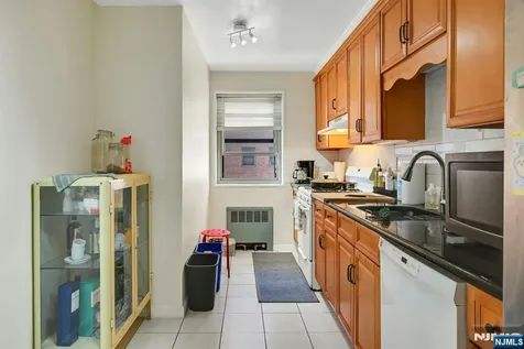 208 Anderson Street Hackensack NJ 07601