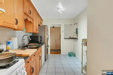 208 Anderson Street Hackensack NJ 07601