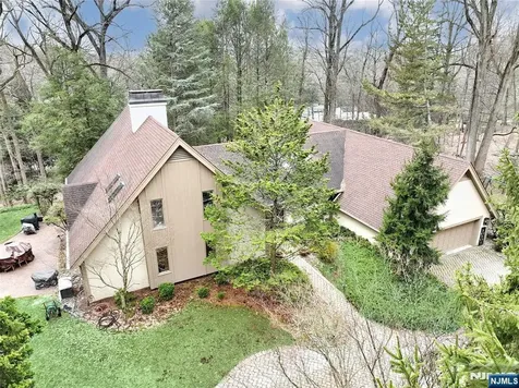 8 Red Rock Trail Saddle River NJ 07458