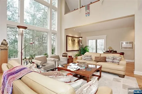 8 Red Rock Trail Saddle River NJ 07458