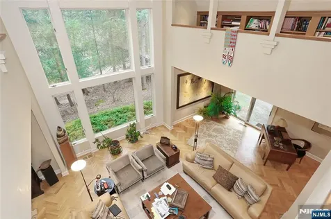 8 Red Rock Trail Saddle River NJ 07458