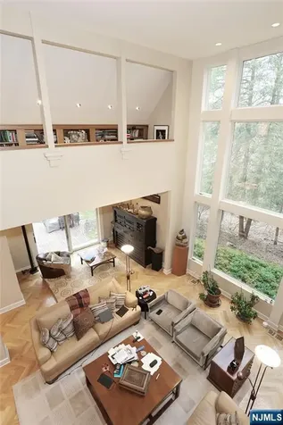 8 Red Rock Trail Saddle River NJ 07458