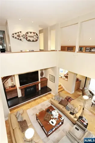8 Red Rock Trail Saddle River NJ 07458
