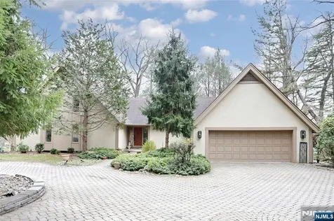 8 Red Rock Trail Saddle River NJ 07458