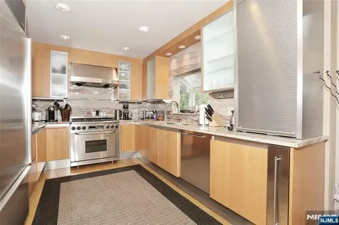 8 Red Rock Trail Saddle River NJ 07458