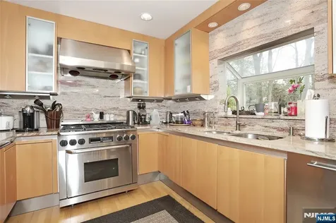 8 Red Rock Trail Saddle River NJ 07458
