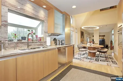 8 Red Rock Trail Saddle River NJ 07458