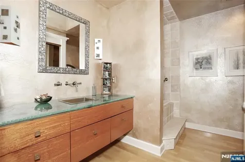 8 Red Rock Trail Saddle River NJ 07458
