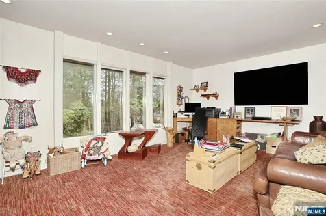 8 Red Rock Trail Saddle River NJ 07458