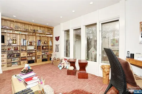 8 Red Rock Trail Saddle River NJ 07458